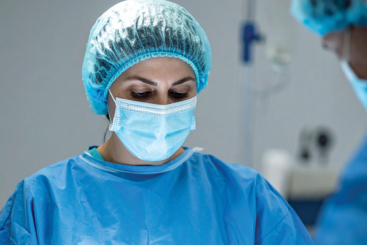Female surgeon in the operating room photo Female surgeon in the operating room photo