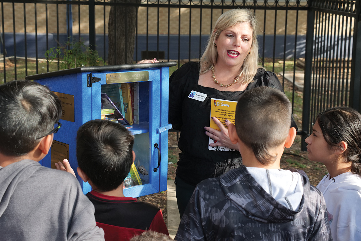 Neighborhood library box Neighborhood library box